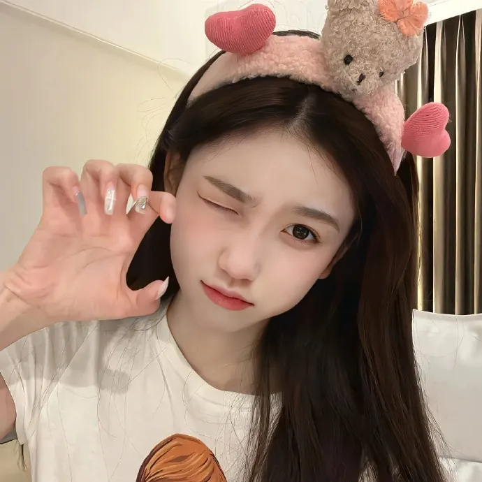 乐坛天后被曝与前任深夜同框，深夜私人会所画面流出